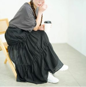 カバー力抜群！ティアードスカートで楽しむ大人可愛いコーデ